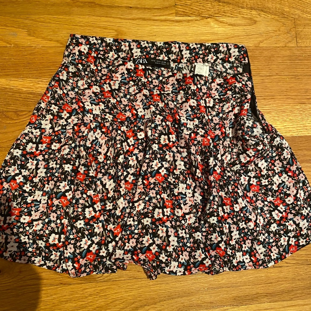 ZARA Foral Skort